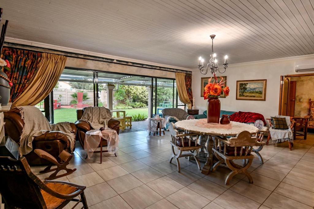 Iszis Guest House Bloemfontein Kültér fotó