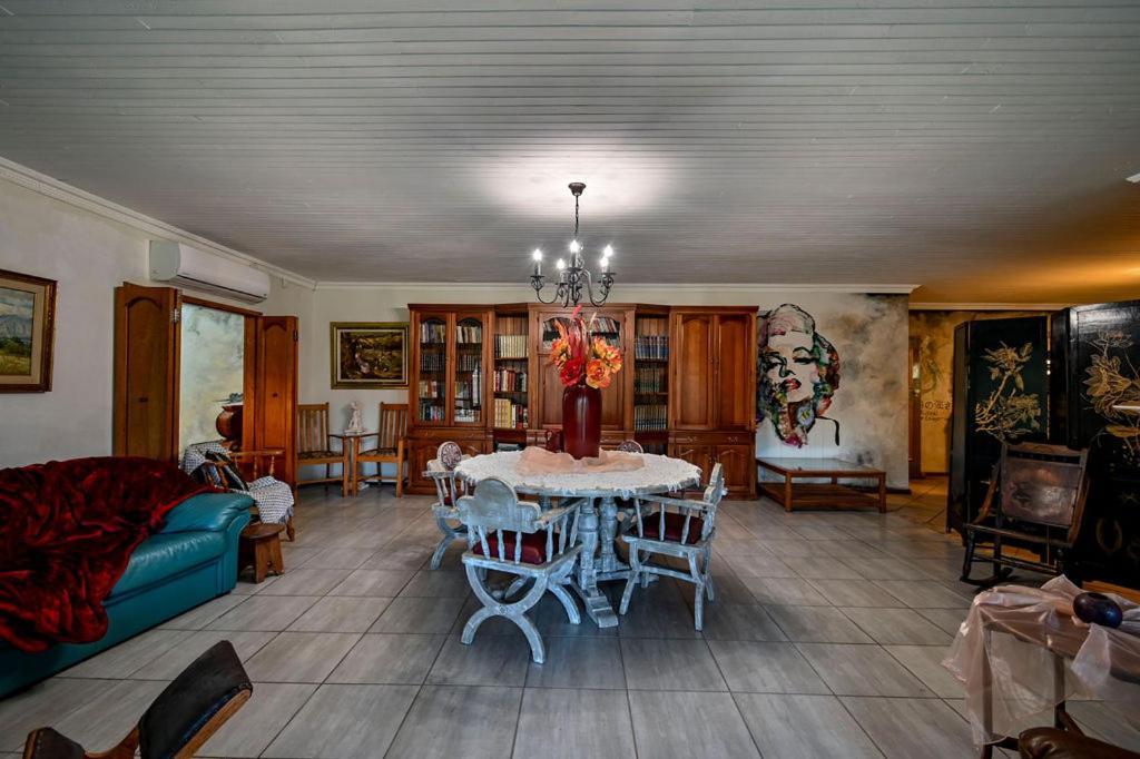 Iszis Guest House Bloemfontein Kültér fotó