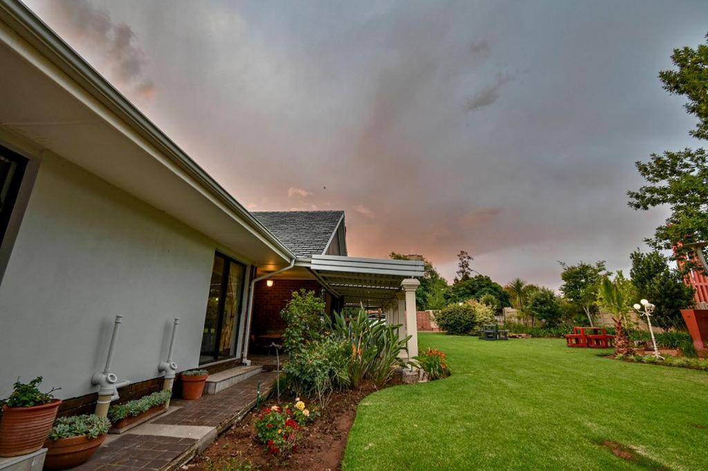 Iszis Guest House Bloemfontein Kültér fotó
