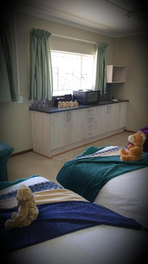 Iszis Guest House Bloemfontein Kültér fotó